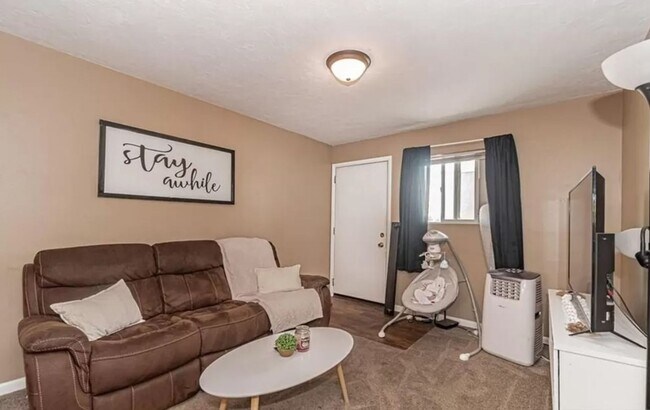 Foto del edificio - Super Cute 2 Bed/1 Bath Apartment on Main Street in Rexburg!