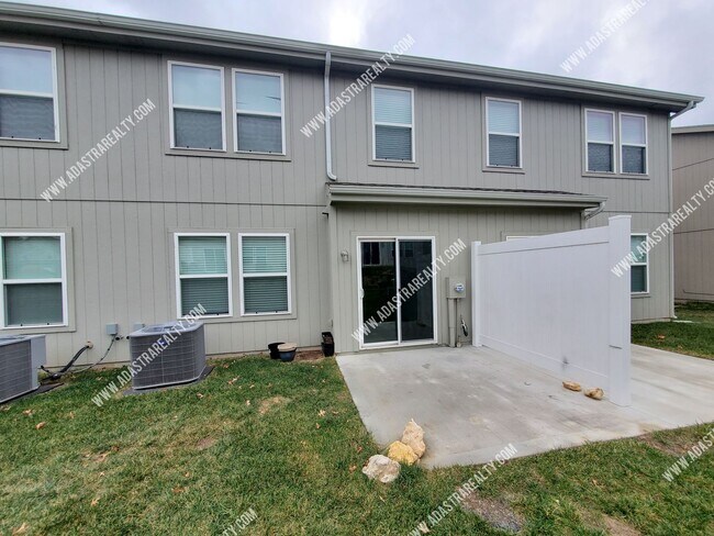 Foto del edificio - Gorgeous Like New-Built in 2020-Louisburg Town Home-Available NOW!!