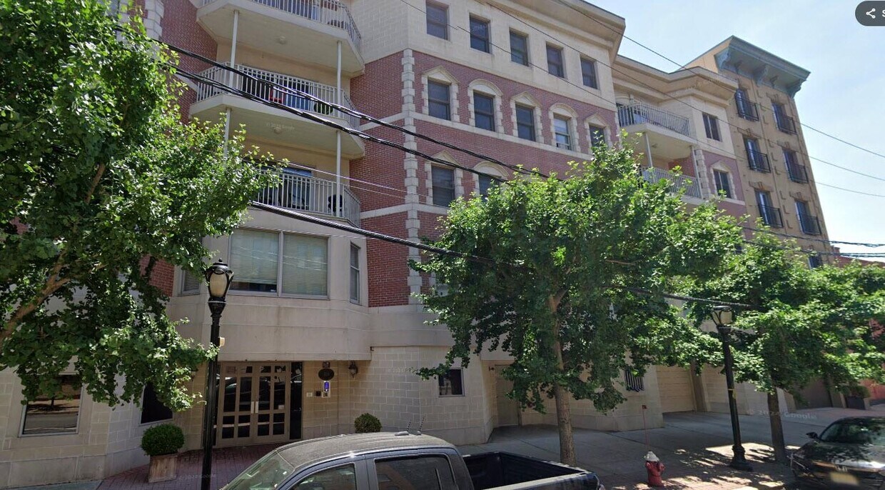 Primary Photo - 109 Jackson St