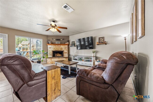 Foto del edificio - 4103 Dewitt County Ct