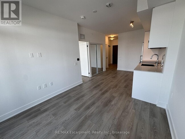 Building Photo - 2088 James St