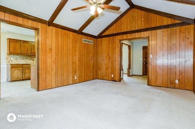 Foto del edificio - 203 NE Noeleen Ln, Lees Summit, MO 64086