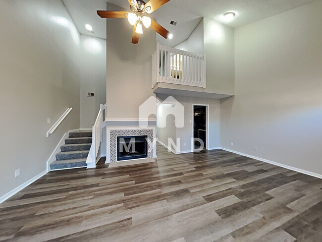Building Photo - 8219 Town N Country Dr