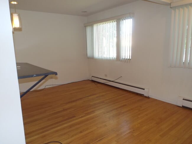 Building Photo - 77 W Central Ave