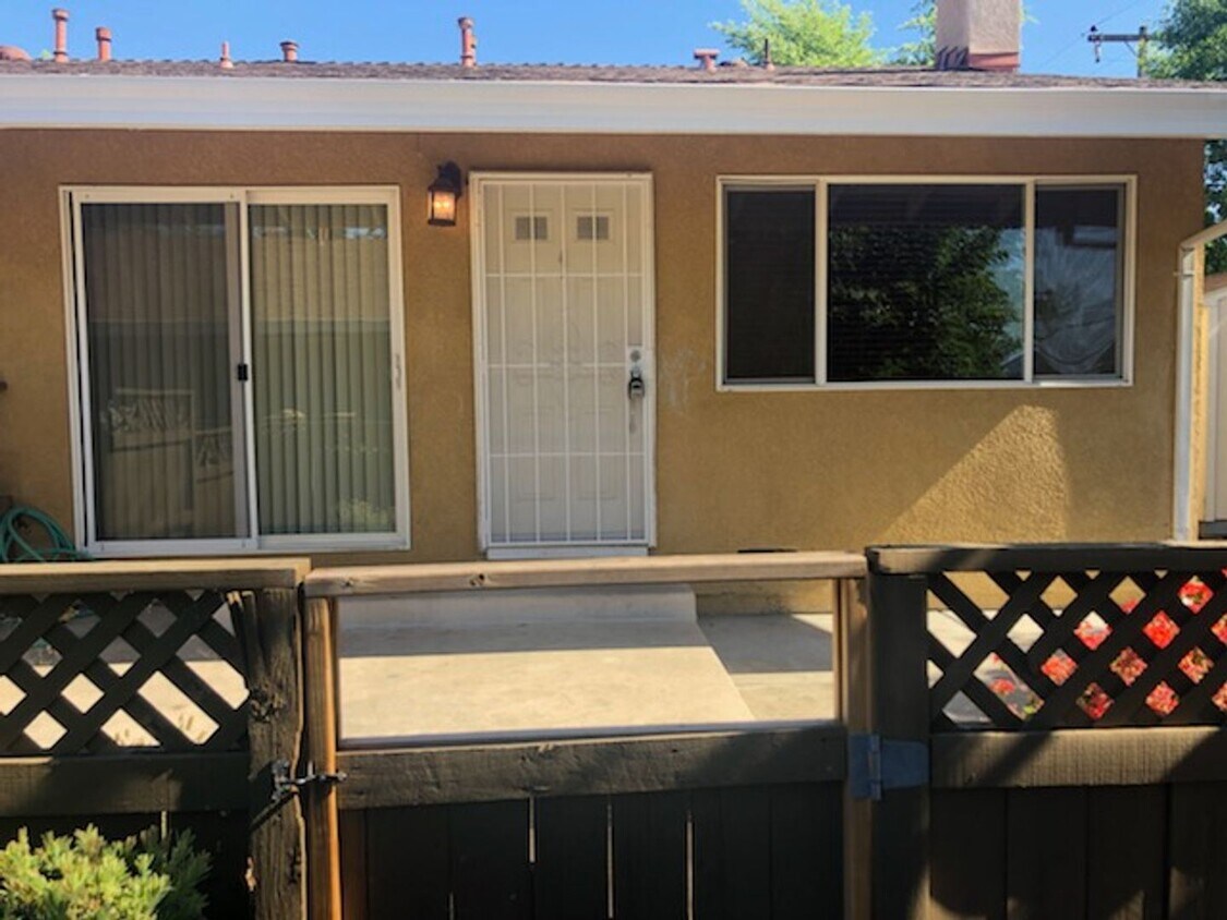 Foto principal - 2 br, 1 bath House - 5008 BREMNER WAY