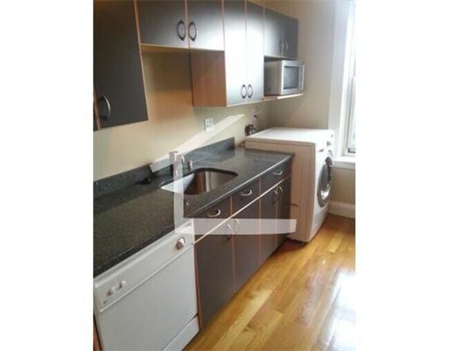 Foto del edificio - Beautiful 2 bedroom condo with all the ext...