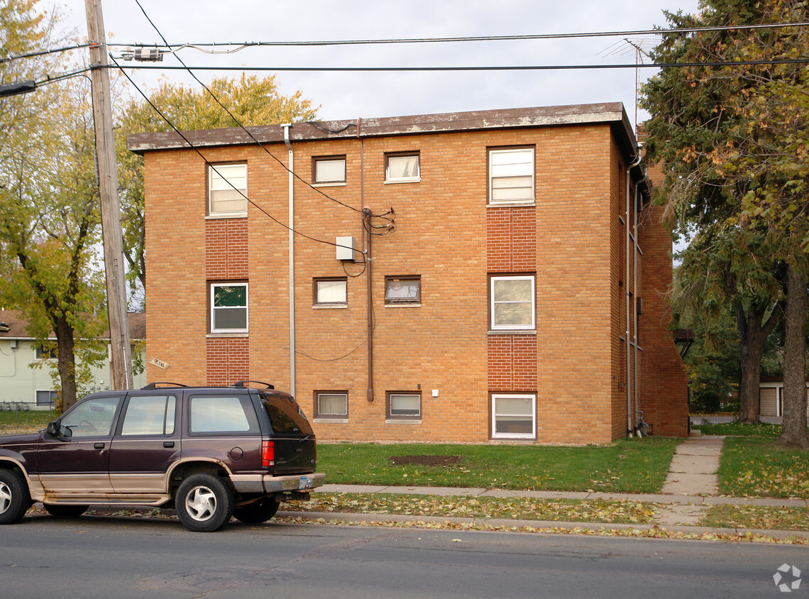 Building Photo - Shorewood Pines