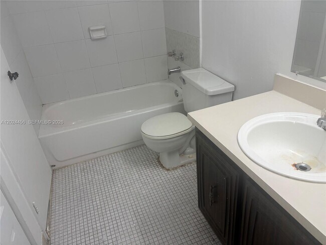 Foto del edificio - 484 NW 165th St
