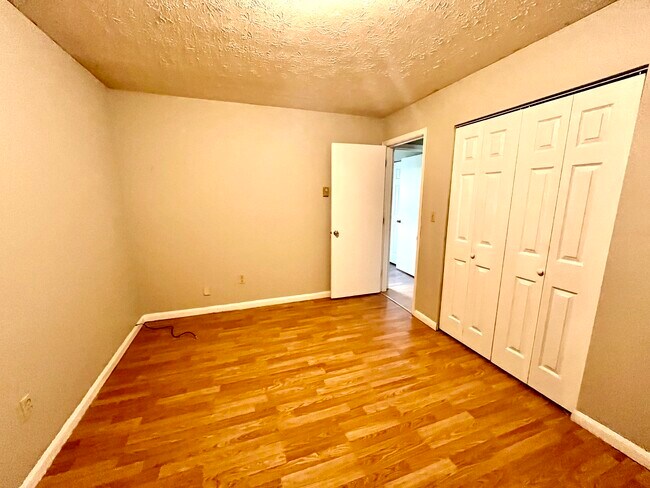 Foto del edificio - 109 Bolton Ave