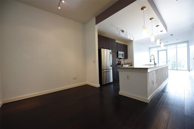 Building Photo - 2950 McKinney Ave