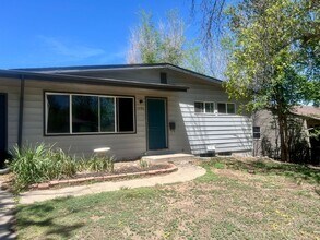 Building Photo - 1295 S Ivy Way