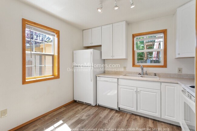 Foto del edificio - Lovely Two Bedroom One Bath Home in Univer...