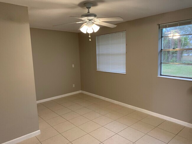 Building Photo - 5748 SE Avalon Dr
