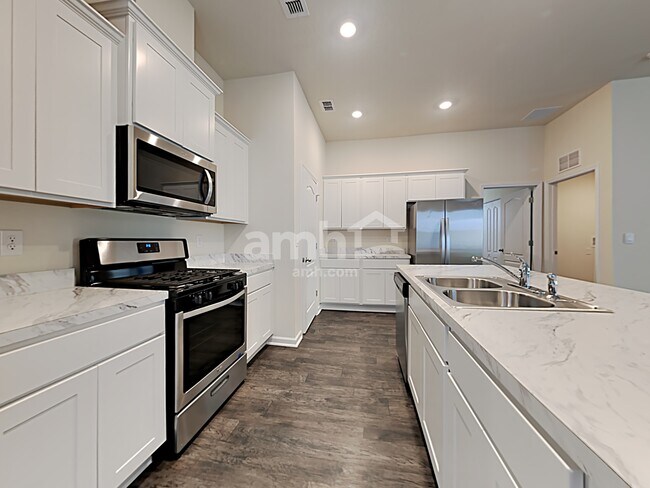 Foto del edificio - 298 Caminha Rd