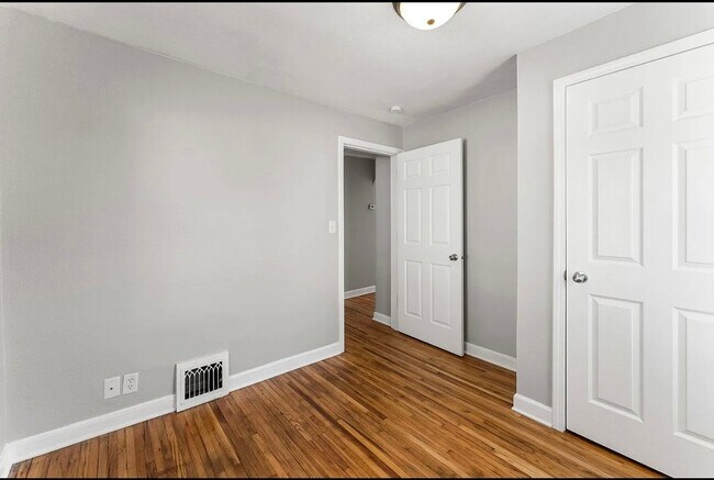 Foto del edificio - 383 N Dewey St