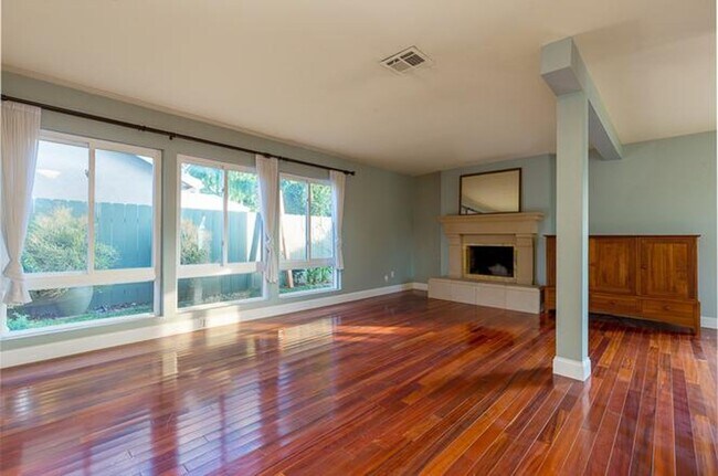 Foto del edificio - Upgraded 4 Bedroom, 2.5 Bath Single Family Home in University City
