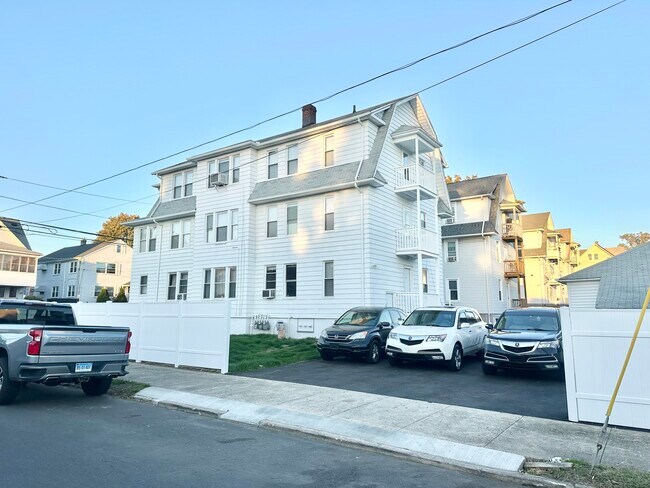 Foto del edificio - 71 Tremont Ave