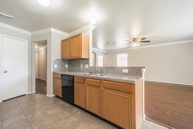 Foto del edificio - Immaculate 2 story home in Highland Creek ...