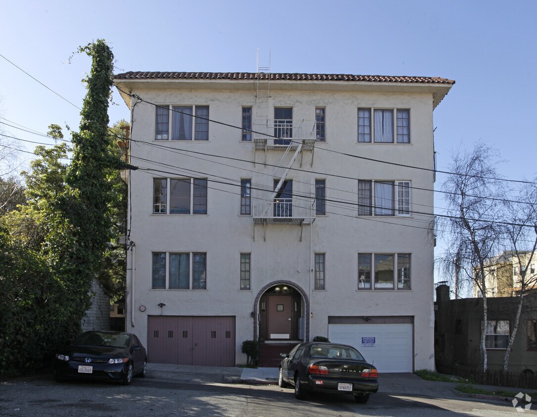 Building Photo - 669 Hillsborough St