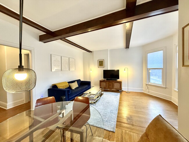 Building Photo - 320 Queen St S