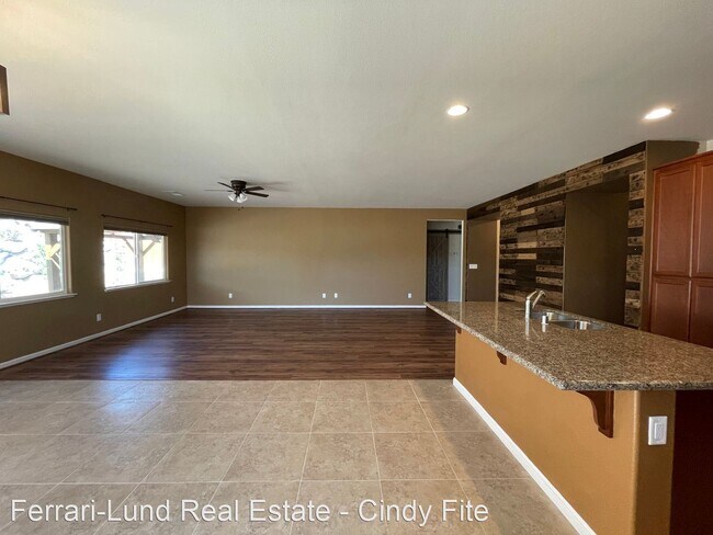 Building Photo - 4 br, 3 bath House - 17965 Cedar Mountain