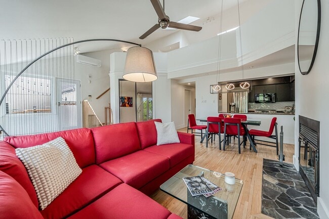 Building Photo - 3645 Rue Charron