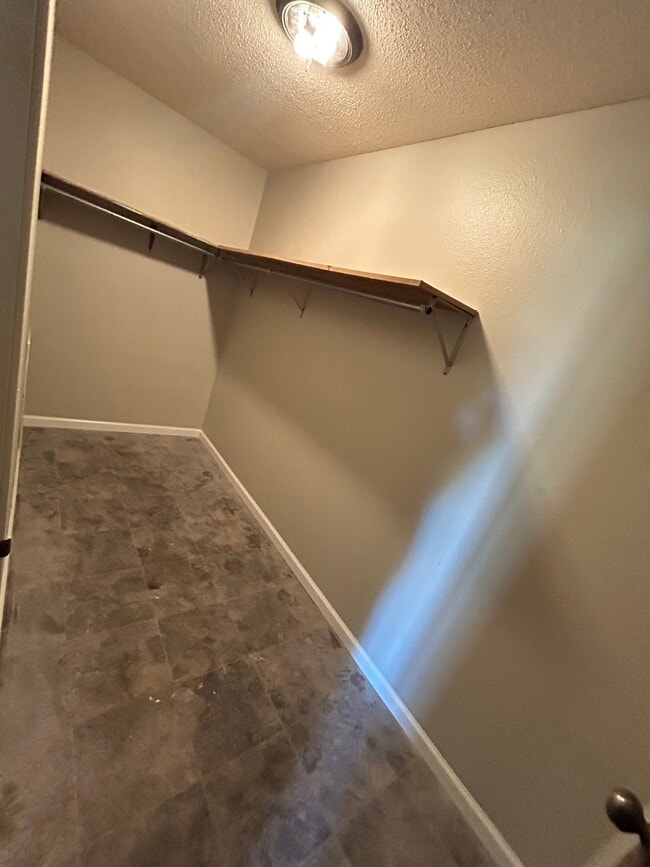 Building Photo - 2013 E Dakota Pkwy