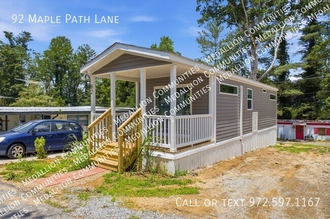 Foto del edificio - 92 Maple Path Ln