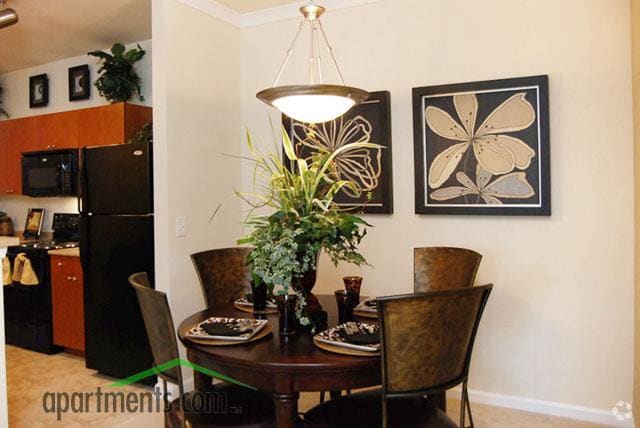 Dining Room - Pillars at Great Bridge