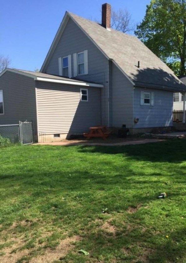 Foto principal - 73 Wayland Ave