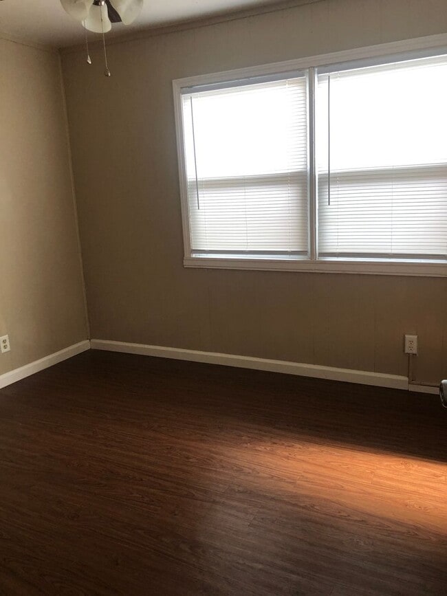 Building Photo - 423 N Gem St