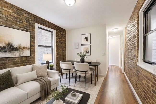 Building Photo - 7 Carmine St