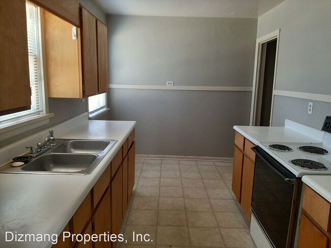 Building Photo - 2 br, 1 bath House - 1550 S Kentwood Ave.