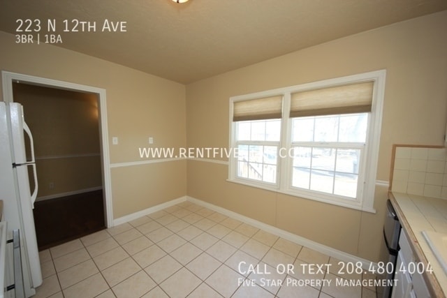 Building Photo - 223 N 12th Ave