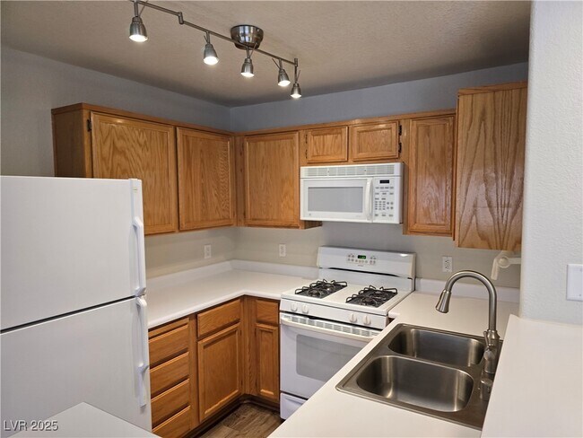 Building Photo - 350 S Durango Dr
