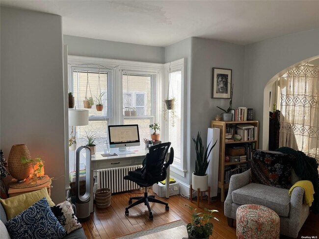 Foto del edificio - 71 W Neck Rd