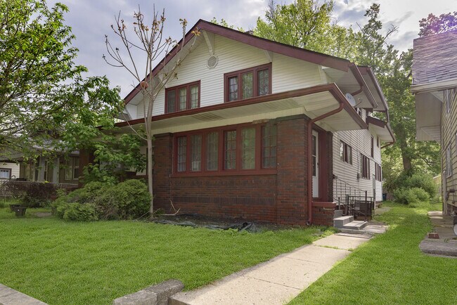 Foto del edificio - 4237 Graceland Ave