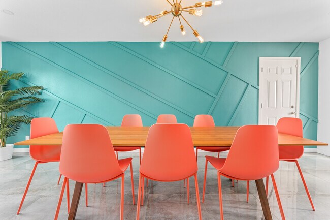 Comedor - 2104 N Volturno Rd
