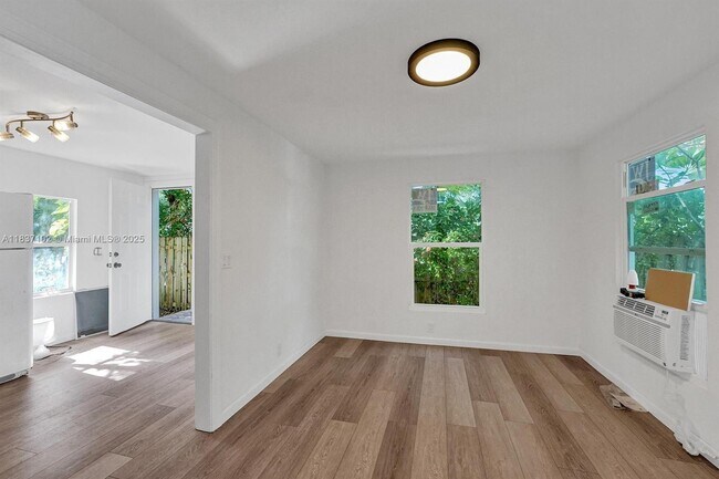 Foto del edificio - 310 N Ocean Breeze