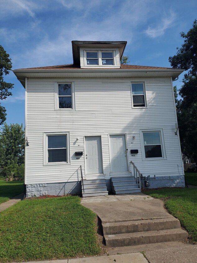 Primary Photo - SW 921/923 12th Ave