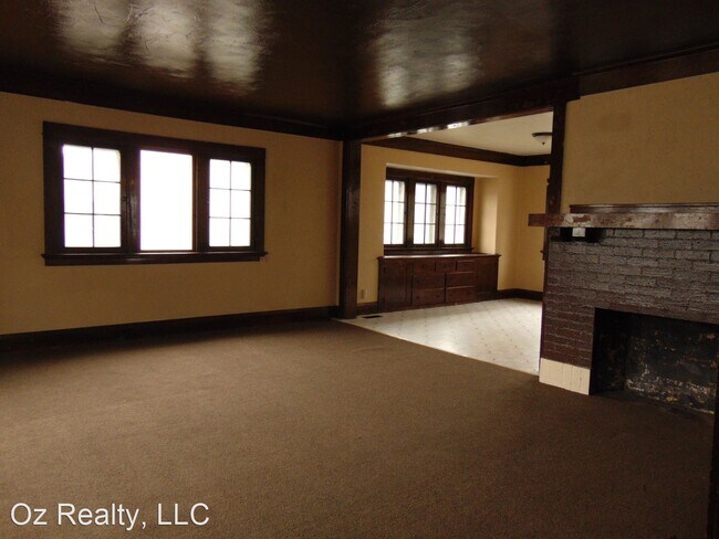 Building Photo - 4 br, 2 bath House - 3950 Burnham Ave
