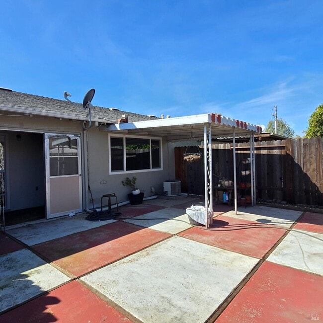 Building Photo - 121 Sequoia Dr