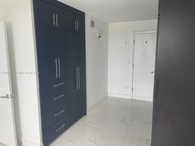 Foto del edificio - 3750 NE 169th St