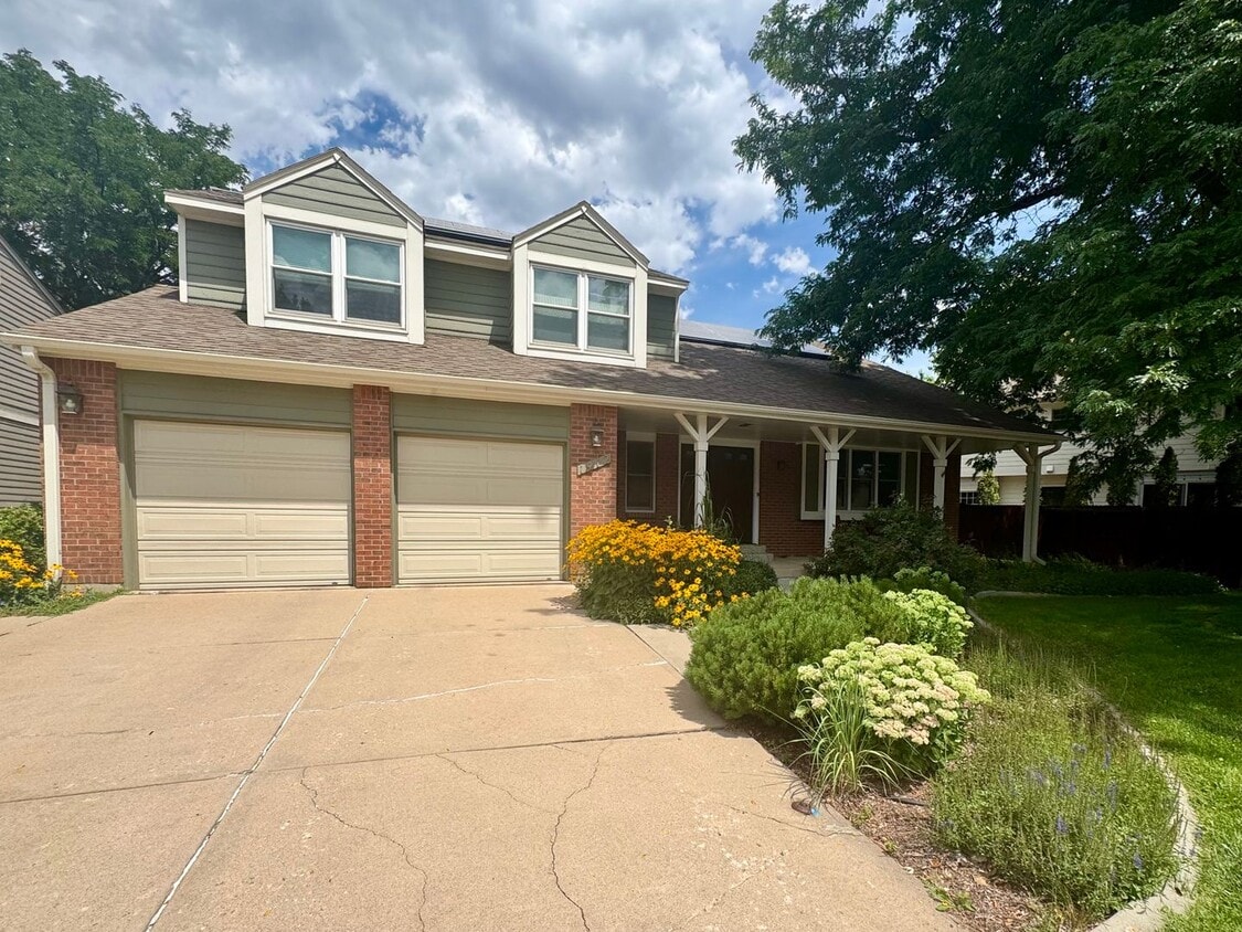 Primary Photo - Beautiful Fort Collins Home with Golf Cour...