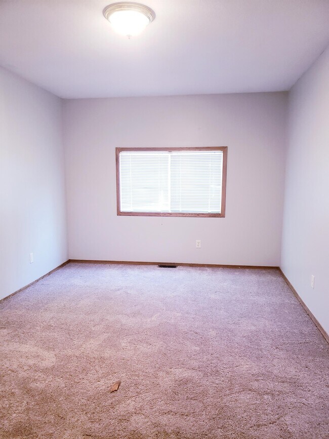 Building Photo - 251 S Stewart Dr
