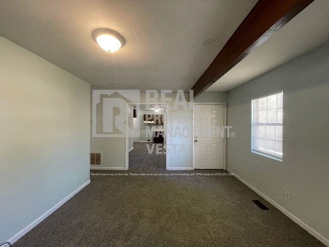 Building Photo - 617 Maplewood Dr
