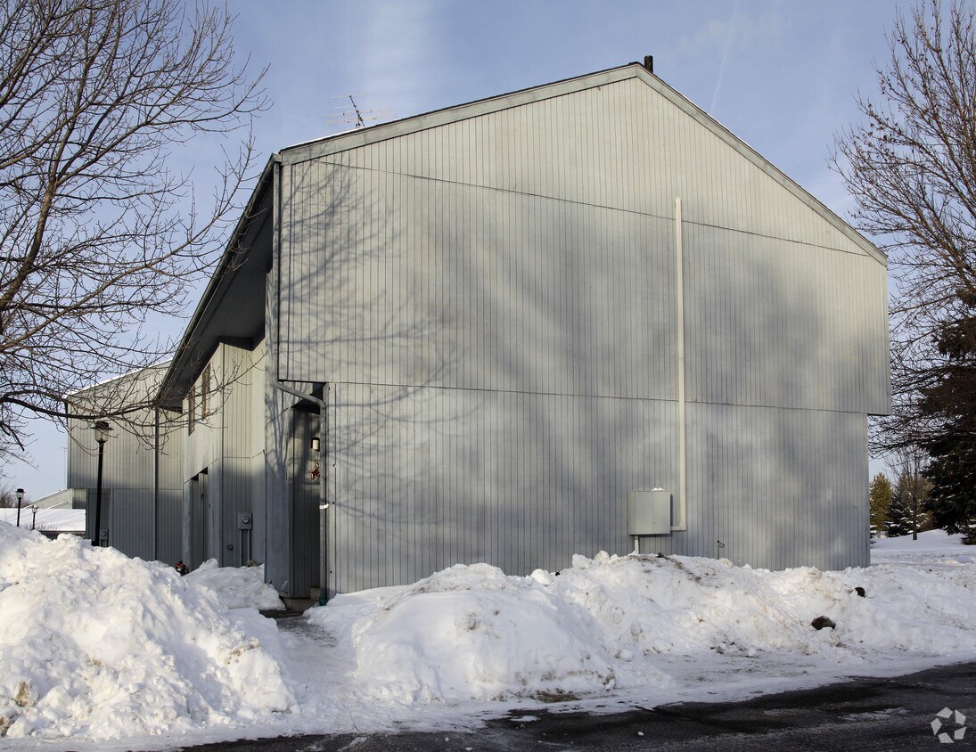 Building Photo - 1002 E Baker St