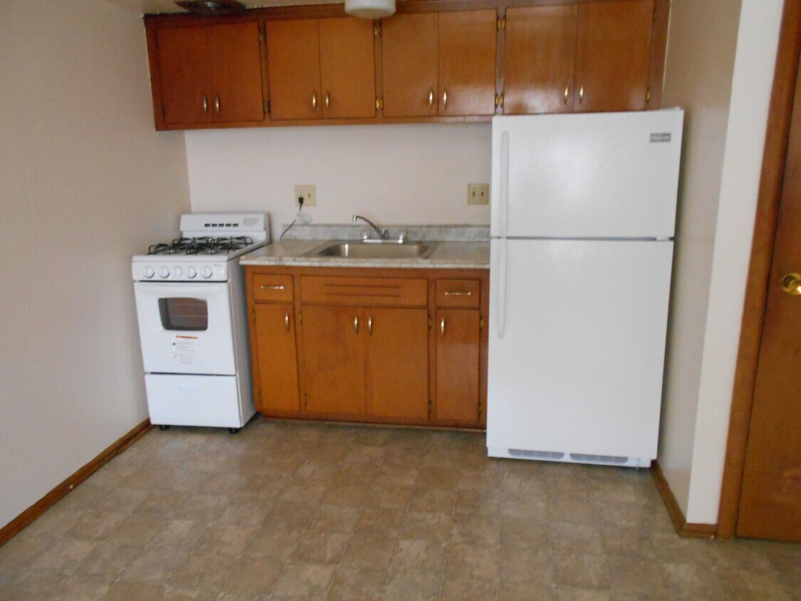 Building Photo - 4215 S Vermont Ct