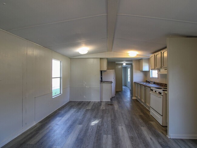 Foto del edificio - New Rental at River Road Estates!