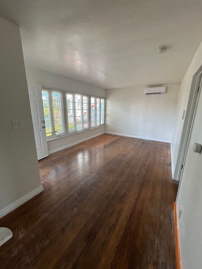 Foto del edificio - Bankers Hill One Bedroom